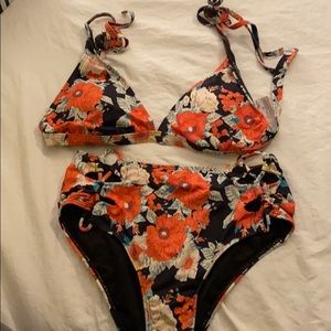 Flower triangle bikini with matching bottoms